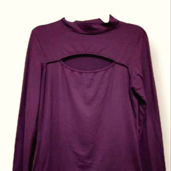 URBAN EPISODE- PLUM CUT OUT OVAL NECKLINE MOCK TURTLENECK TOP - Picture 3 of 7